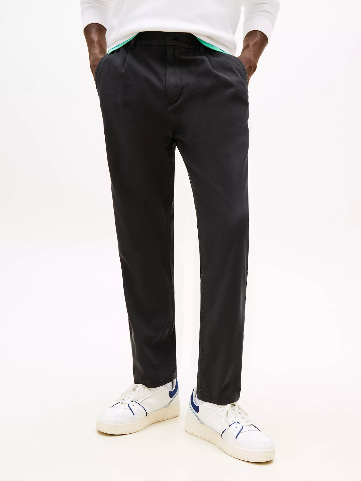 Tommy Jeans Relaxed Tapered Pant - Black 7 Tommy Jeans Relaxed Tapered Pant
- Black