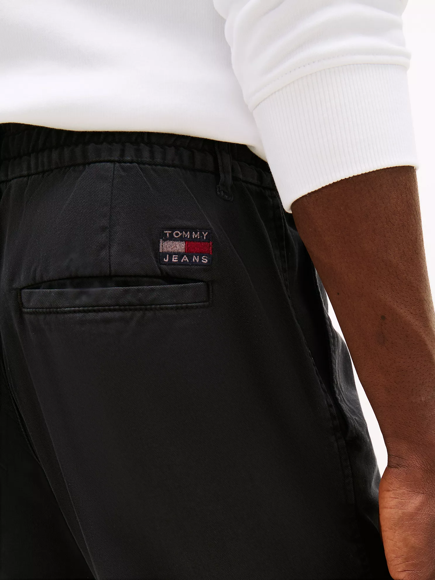 Tommy Jeans Relaxed Tapered Pant - Black 8 Tommy Jeans Relaxed Tapered Pant
- Black