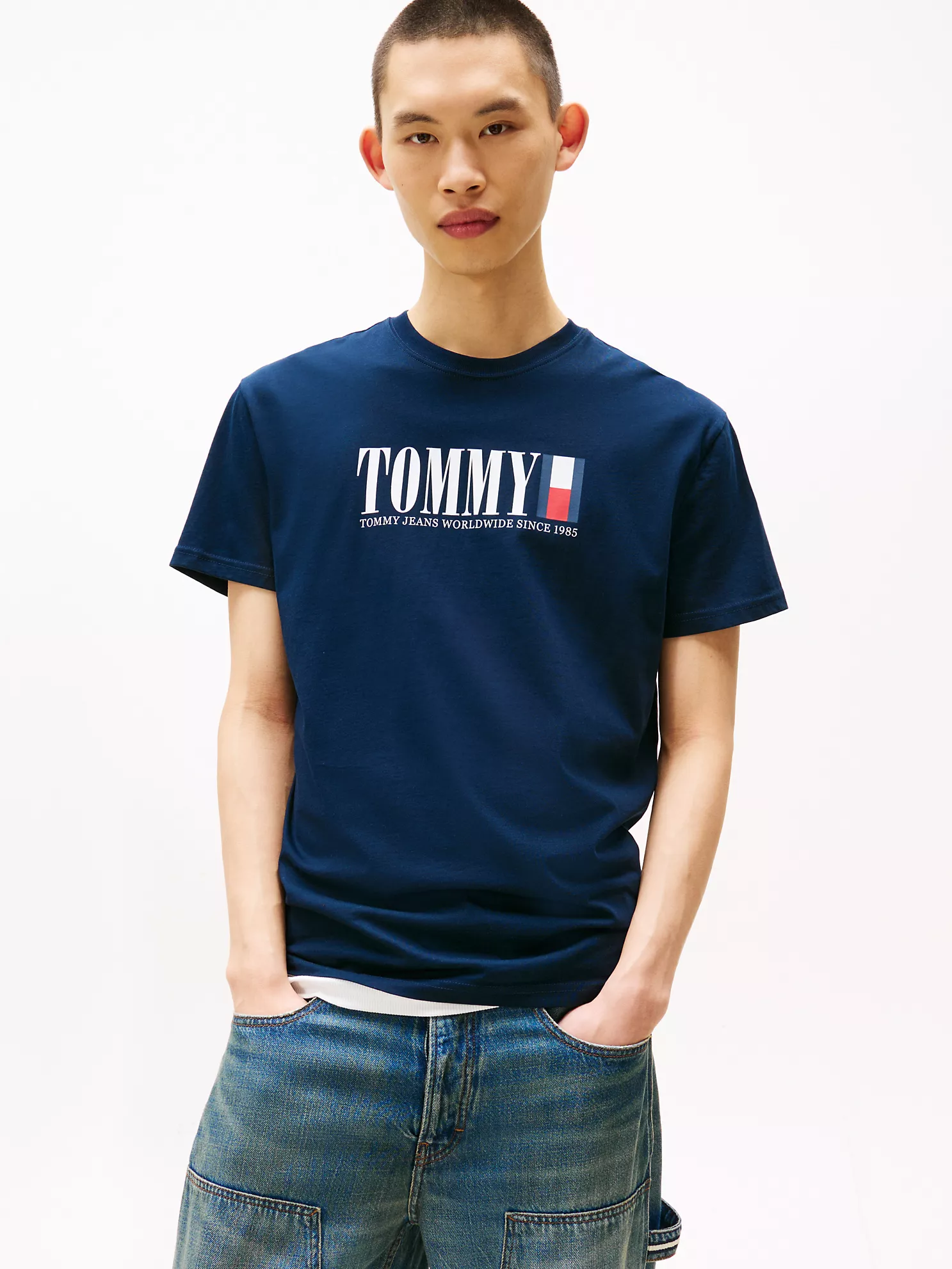 Tommy Jeans Retro Flag Logo T-Shirt - Navy 1 Tommy Jeans Retro Flag Logo T-Shirt
- Navy