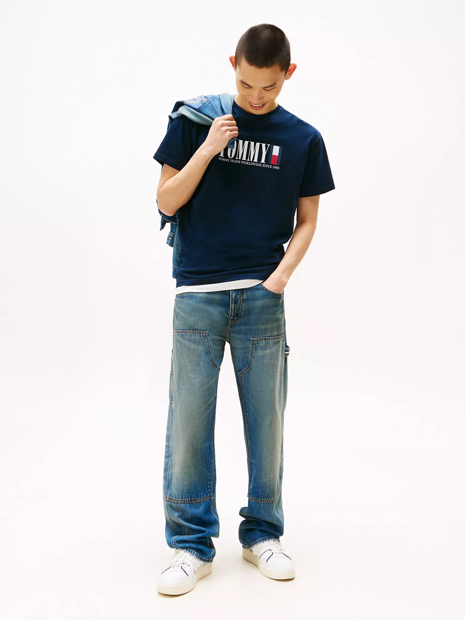 Tommy Jeans Retro Flag Logo T-Shirt - Navy 8 Tommy Jeans Retro Flag Logo T-Shirt
- Navy