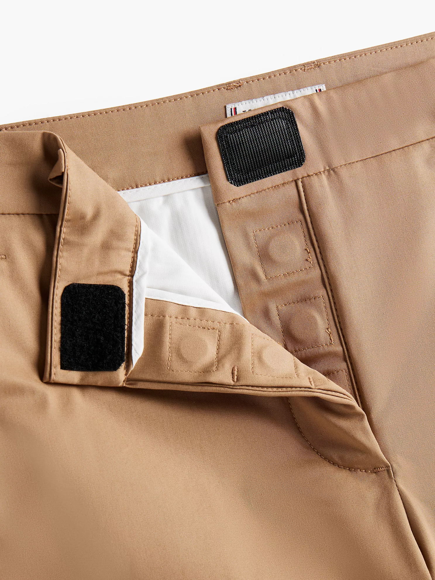 Slim Fit Straight-Leg Chino - Safari Canvas 6 Slim Fit Straight-Leg Chino
- Safari Canvas