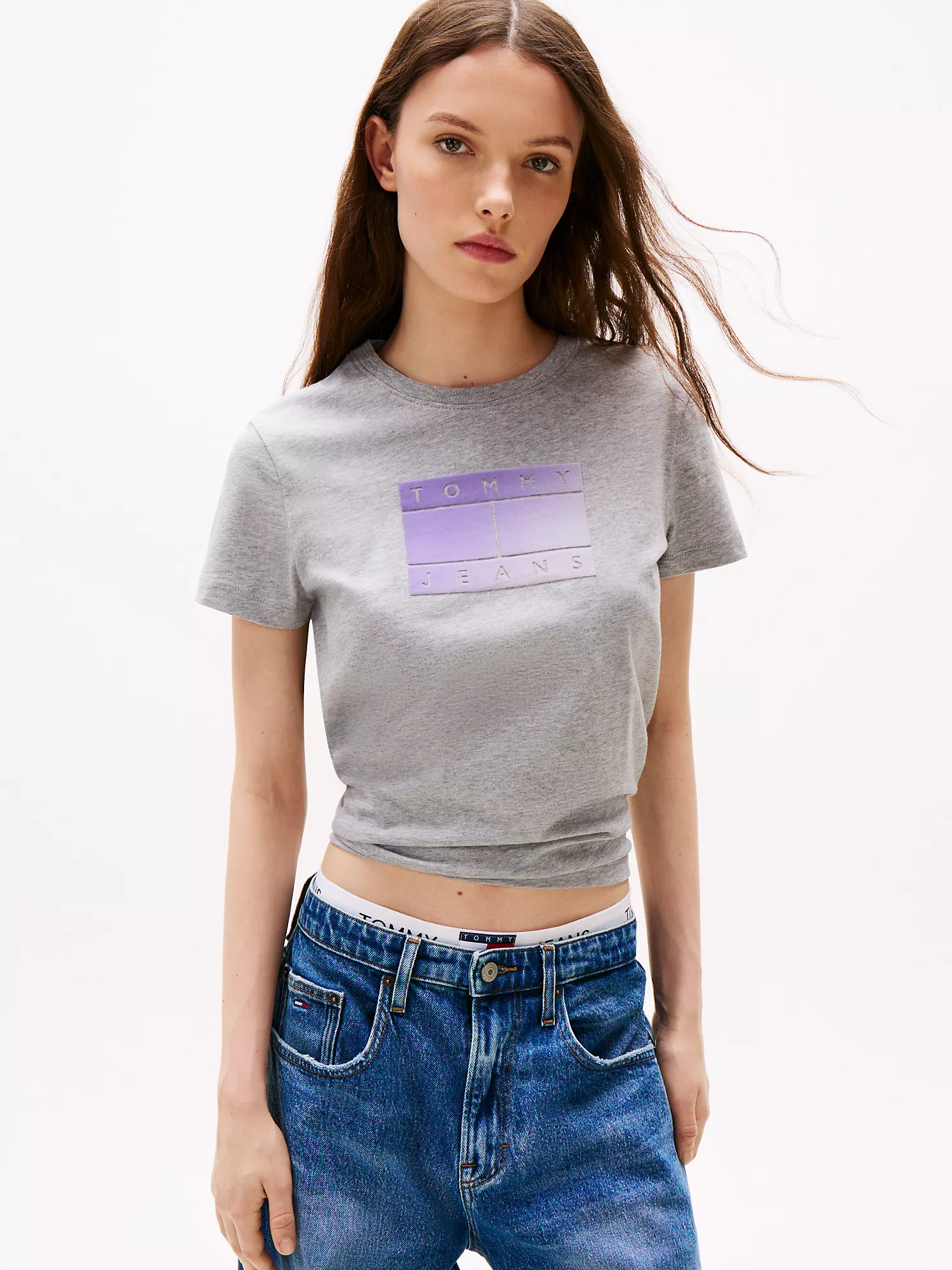 Tommy Jeans Ombre Flag Logo T-Shirt - Grey Heather 1 Tommy Jeans Ombre Flag Logo T-Shirt
- Grey Heather