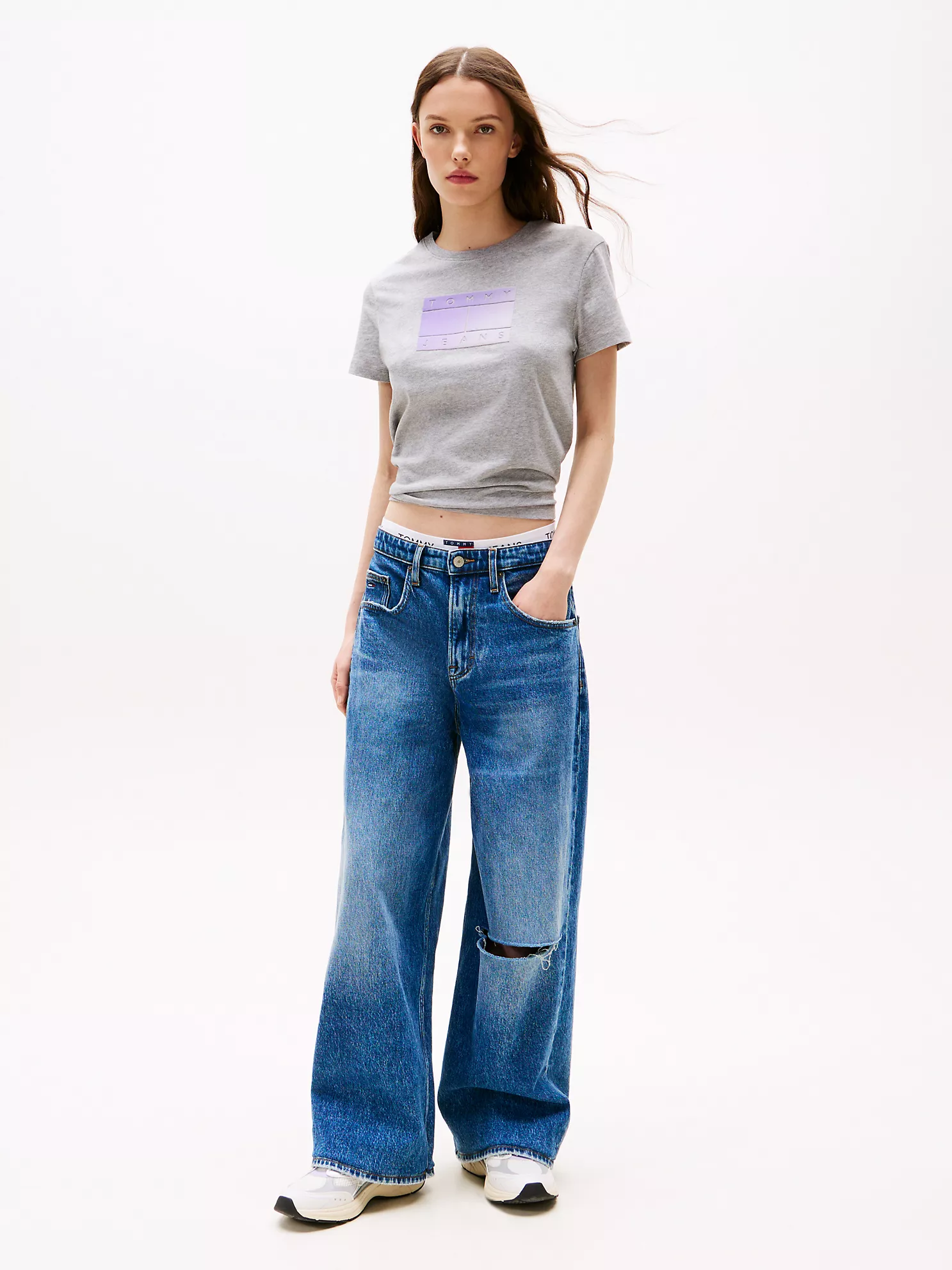 Tommy Jeans Ombre Flag Logo T-Shirt - Grey Heather 8 Tommy Jeans Ombre Flag Logo T-Shirt
- Grey Heather