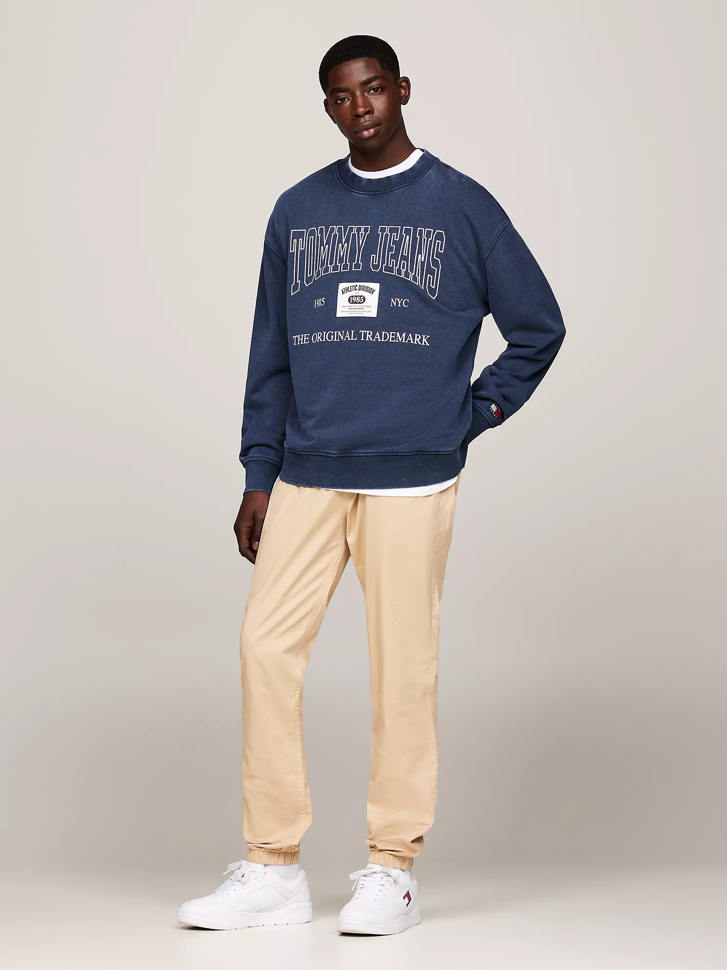Tommy Jeans Slim Fit Cotton Twill Jogger - Gentle Gold 1 Tommy Jeans Slim Fit Cotton Twill Jogger
- Gentle Gold
