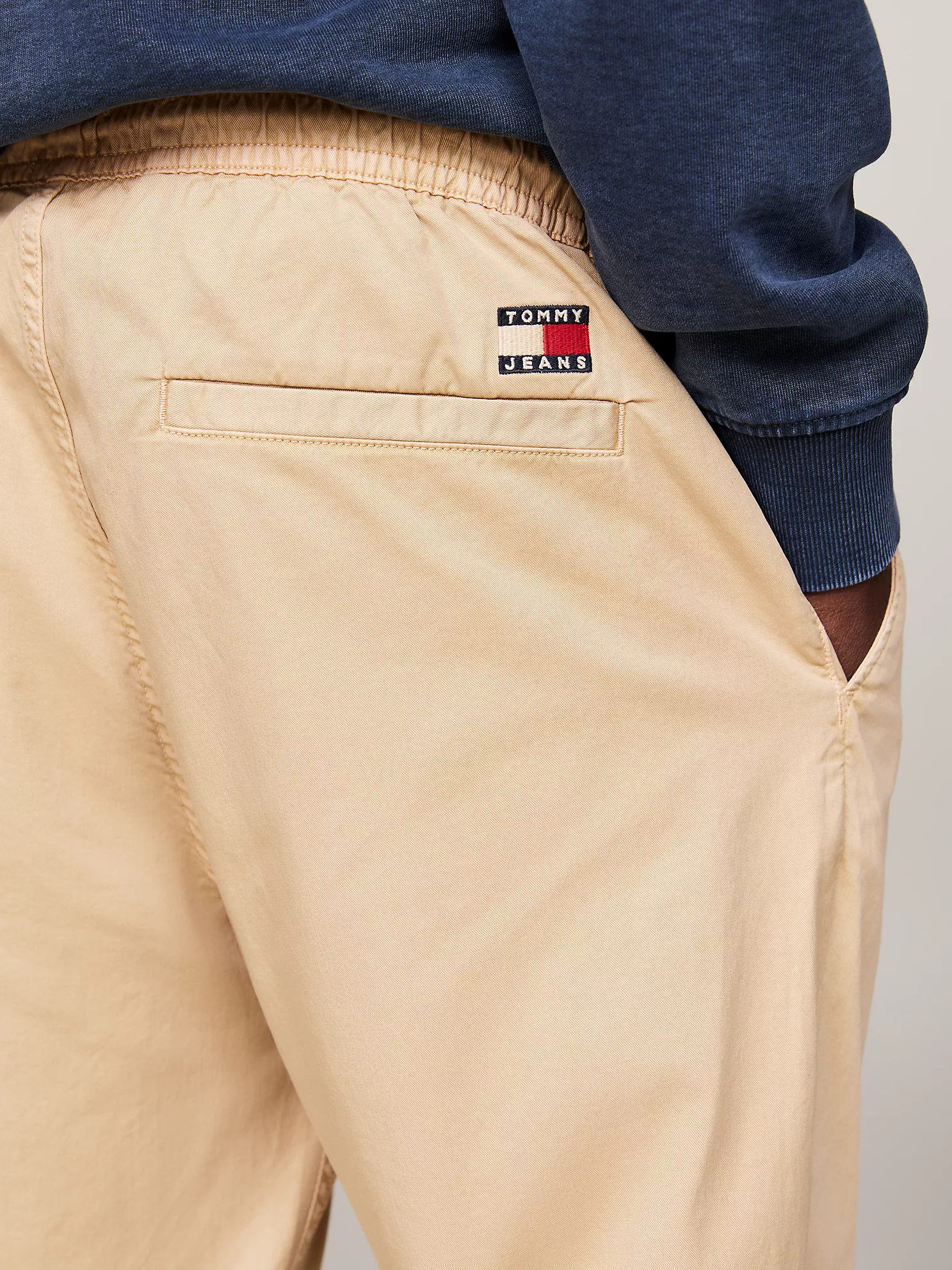 Tommy Jeans Slim Fit Cotton Twill Jogger - Gentle Gold 7 Tommy Jeans Slim Fit Cotton Twill Jogger
- Gentle Gold