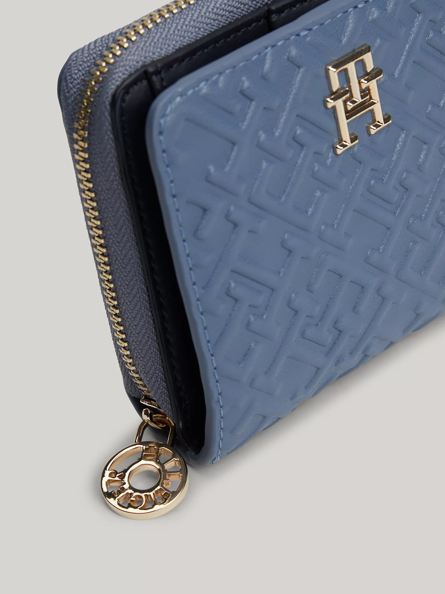Tommy Monogram Zip Wallet - Faded Ink 7 Tommy Monogram Zip Wallet
- Faded Ink