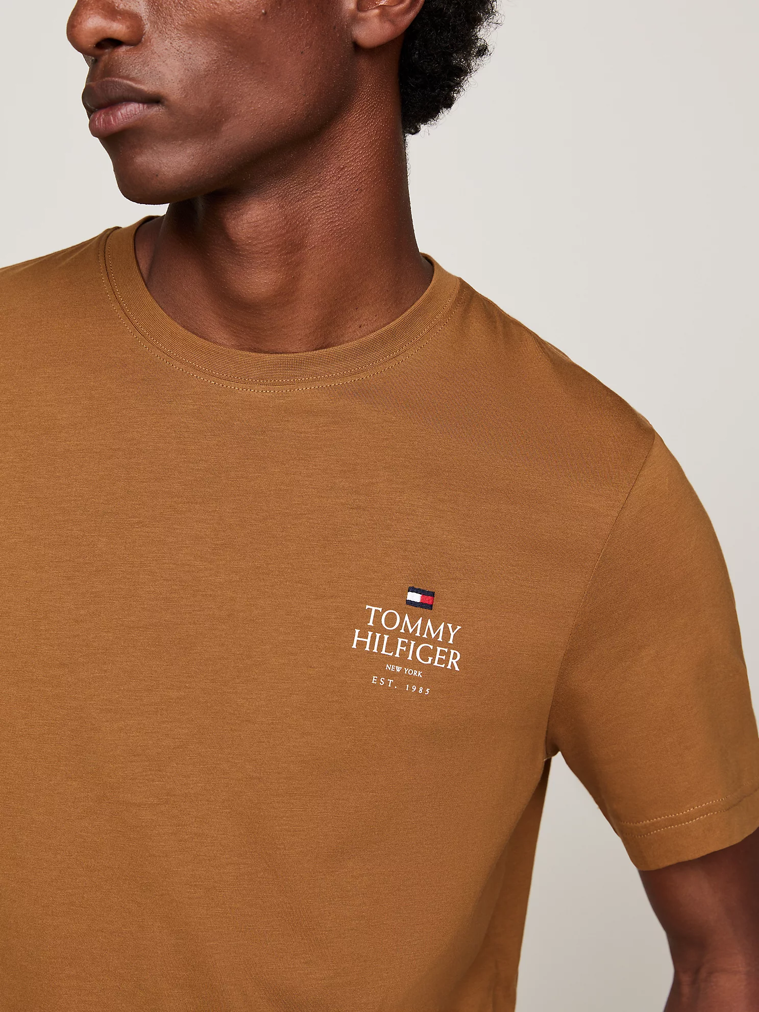 Tommy Logo T-Shirt - Country Brown 8 Tommy Logo T-Shirt
- Country Brown