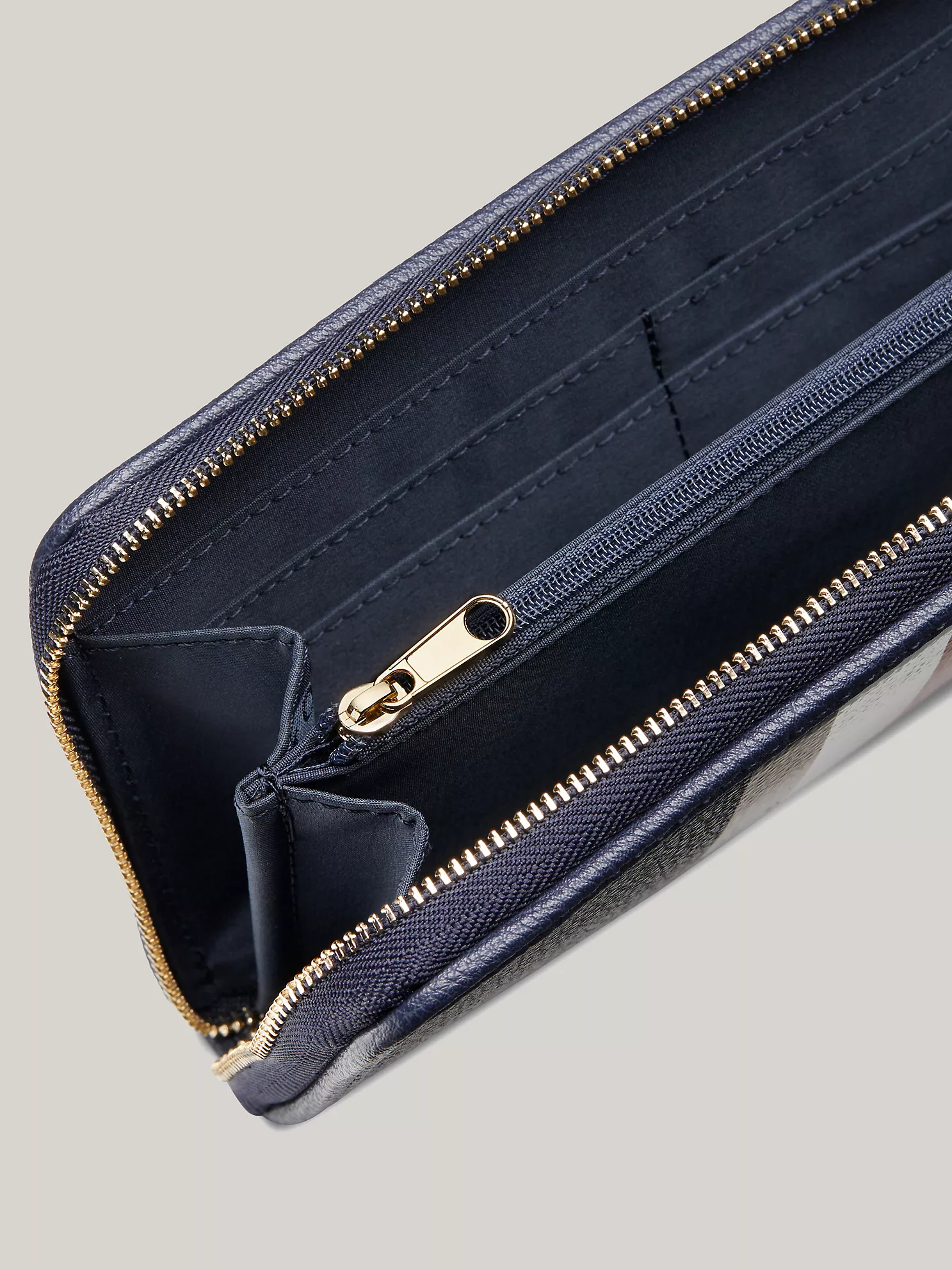 Large Stripe Wallet - Tommy Navy 6 Large Stripe Wallet
- Tommy Navy