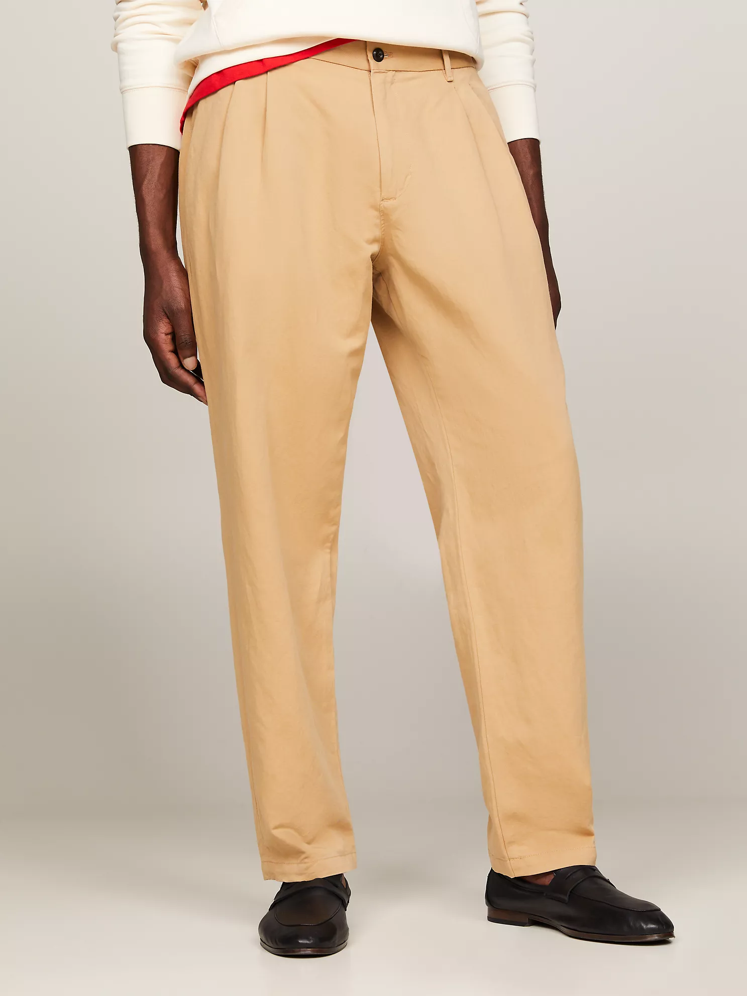 Pleated Straight Leg Chino - Classic Khaki 5 Pleated Straight Leg Chino
- Classic Khaki
