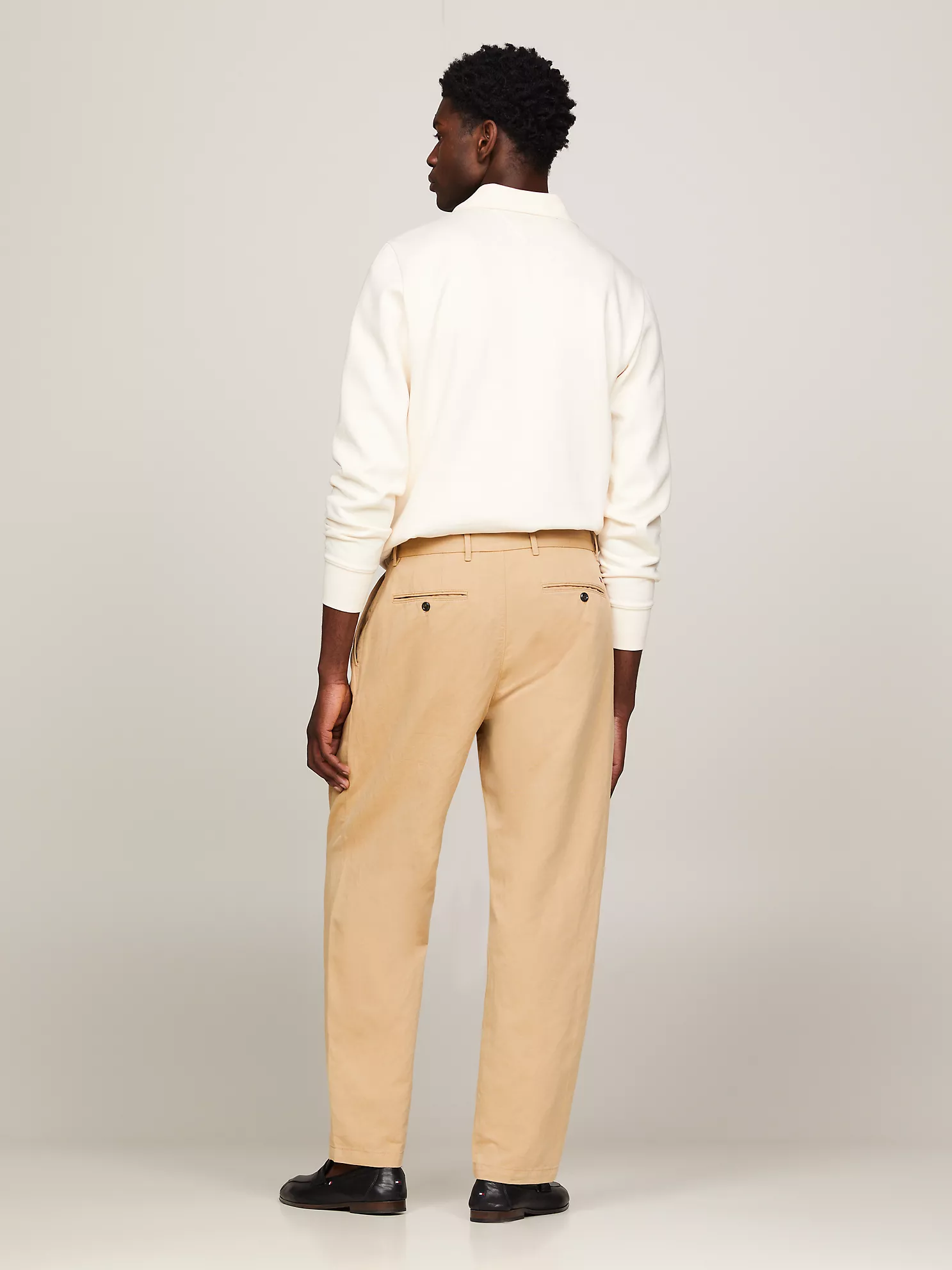 Pleated Straight Leg Chino - Classic Khaki 6 Pleated Straight Leg Chino
- Classic Khaki