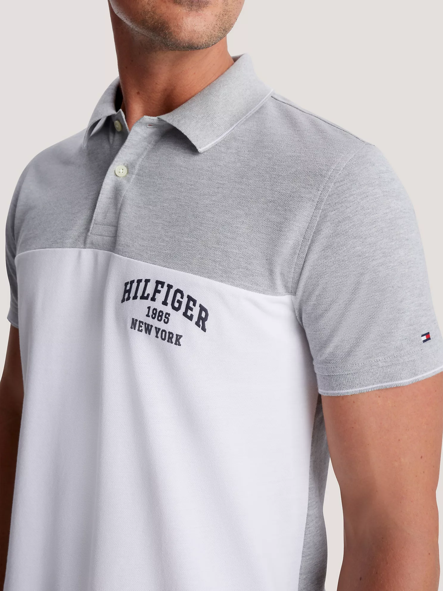 Regular Fit Hilfiger Block Logo Polo - Fresh White 7 Regular Fit Hilfiger Block Logo Polo
- Fresh White