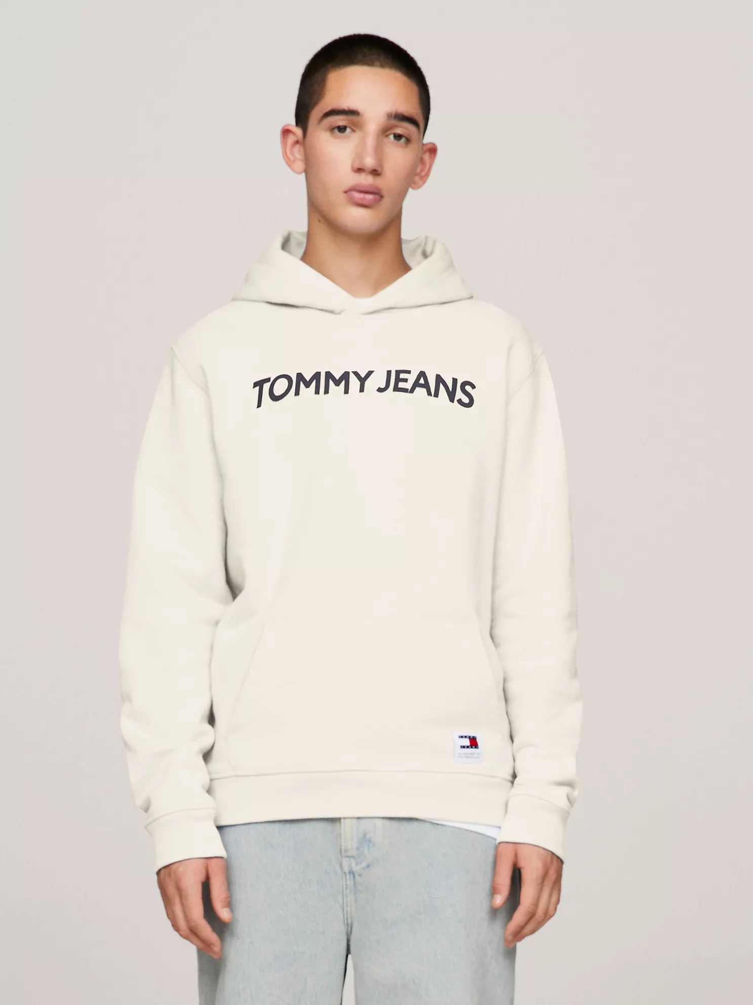 Tommy Jeans Bold Logo Hoodie - Newsprint 1 Tommy Jeans Bold Logo Hoodie
- Newsprint