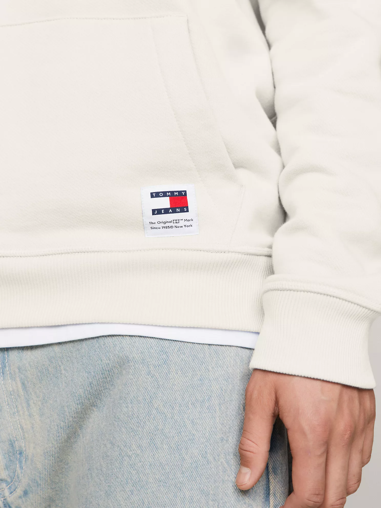 Tommy Jeans Bold Logo Hoodie - Newsprint 8 Tommy Jeans Bold Logo Hoodie
- Newsprint