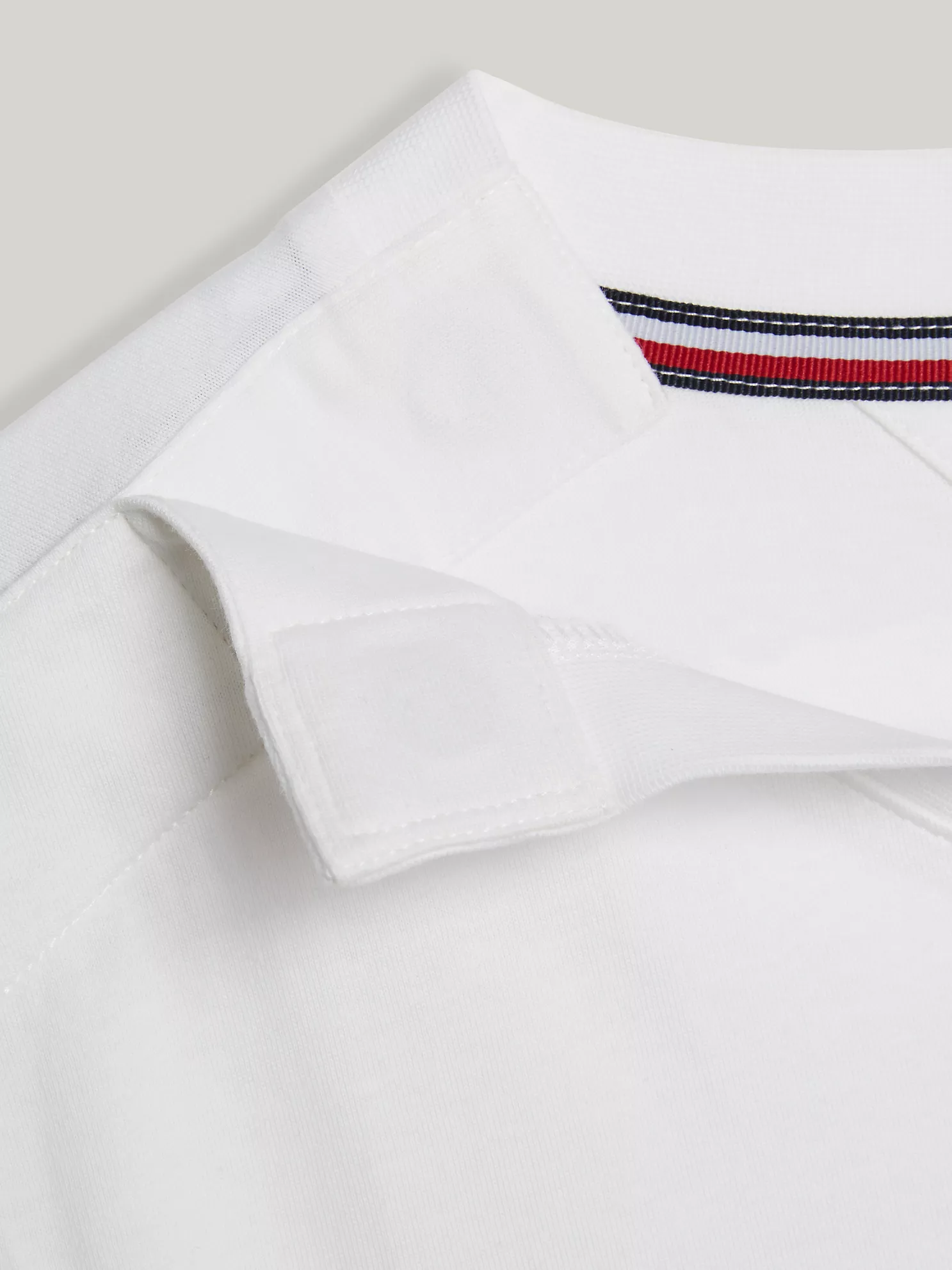 Slim Fit Round Logo T-Shirt - White 6 Slim Fit Round Logo T-Shirt
- White