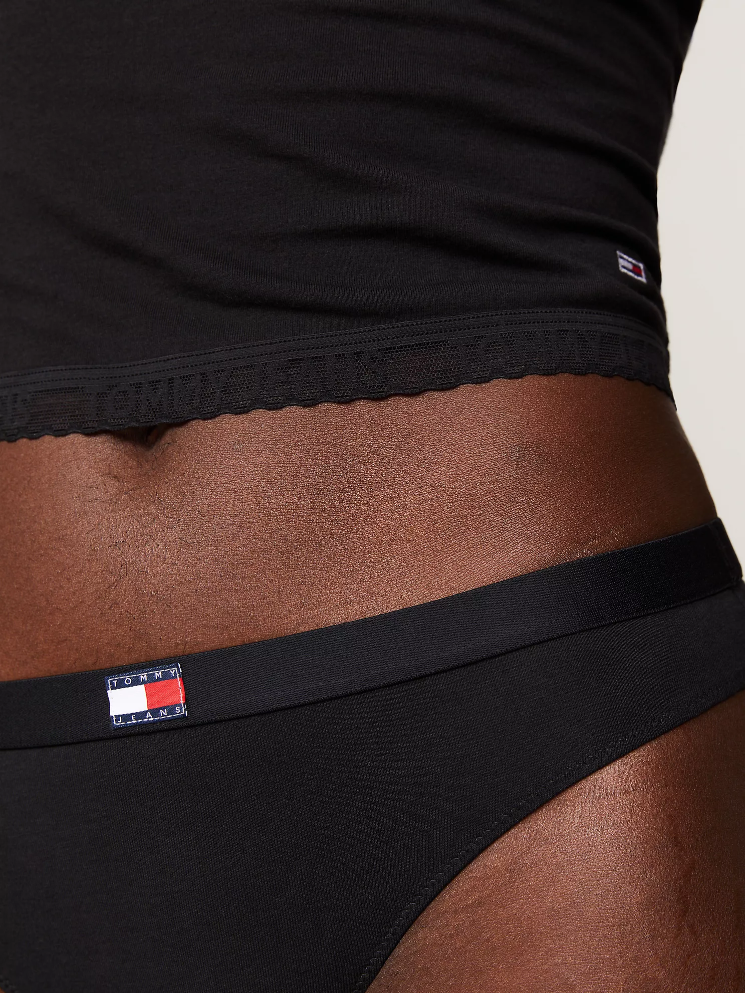 Tommy Jeans Flag Logo Thong 3-Pack - Black / Black / Black 8 Tommy Jeans Flag Logo Thong 3-Pack
- Black / Black / Black