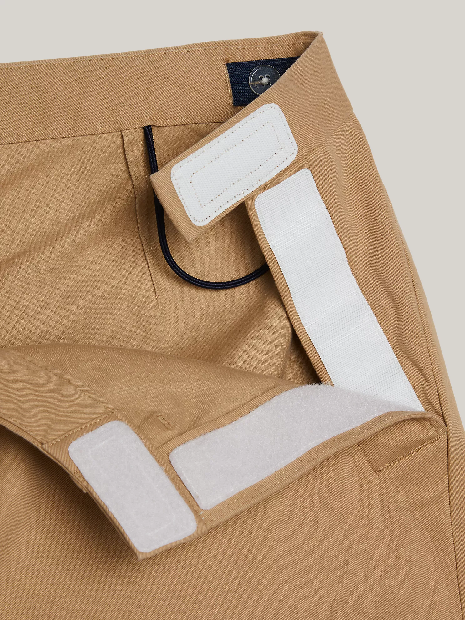 Straight Fit 1985 Chino - Classic Khaki 6 Straight Fit 1985 Chino
- Classic Khaki
