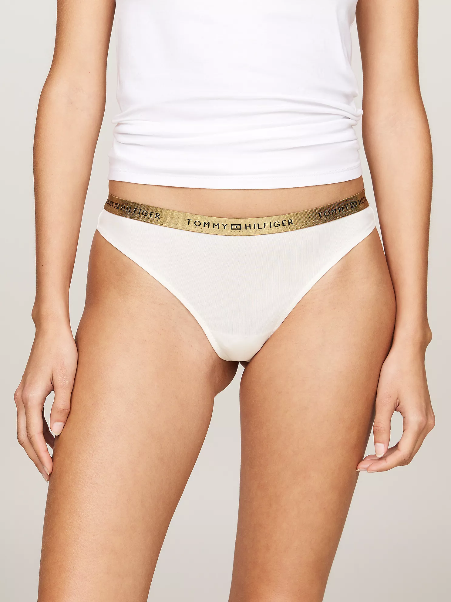Logo Waistband Thong 5-Pack - Black/Ivory/Rouge/Black/Ivory 16 Logo Waistband Thong 5-Pack
- Black/Ivory/Rouge/Black/Ivory