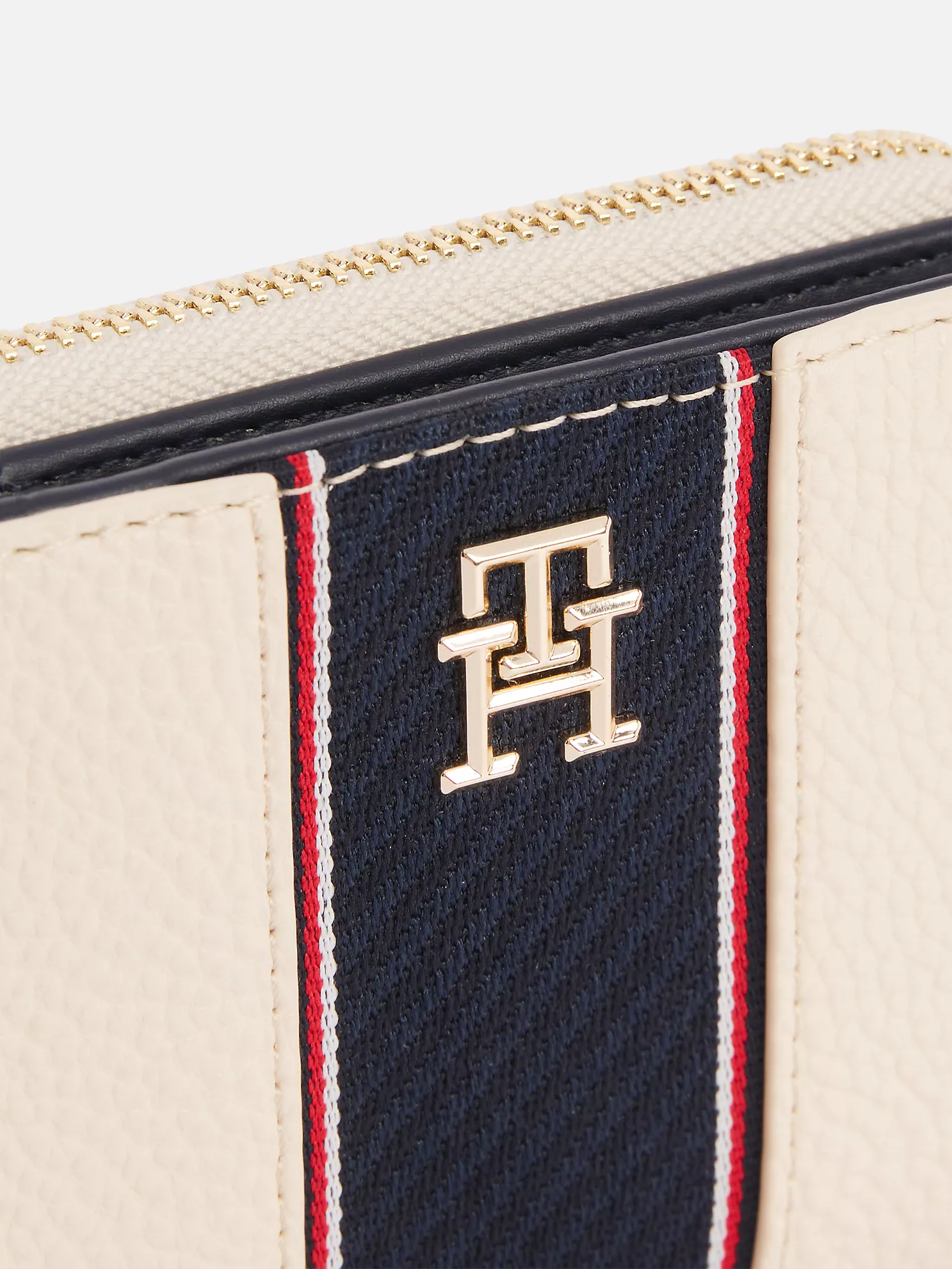 Legacy Stripe Medium Wallet - Sugarcane 7 Legacy Stripe Medium Wallet
- Sugarcane