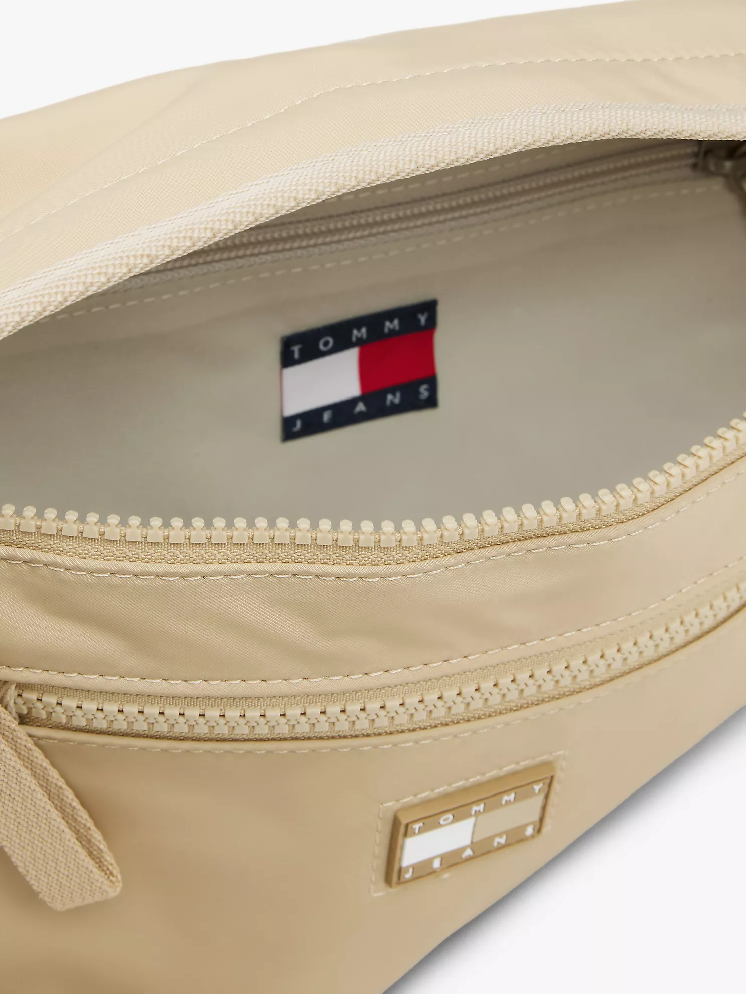 Tommy Jeans Sling Bag - Gentle Gold 9 Tommy Jeans Sling Bag
- Gentle Gold